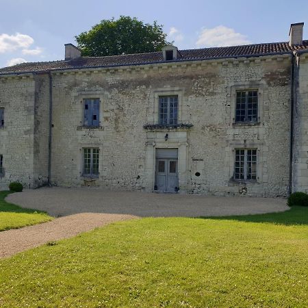 Domaine De Bourgville Monts-sur-Guesnes Esterno foto