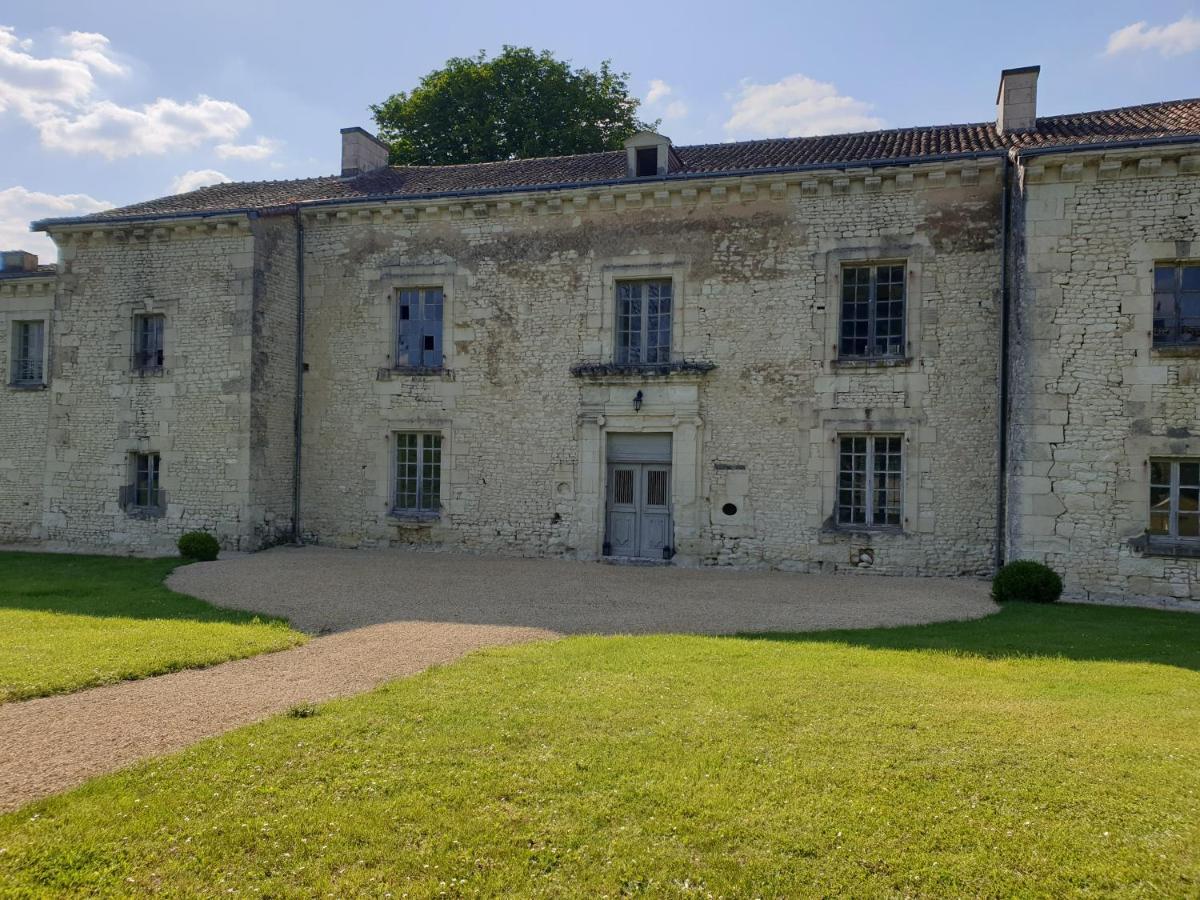 Domaine De Bourgville Monts-sur-Guesnes Esterno foto