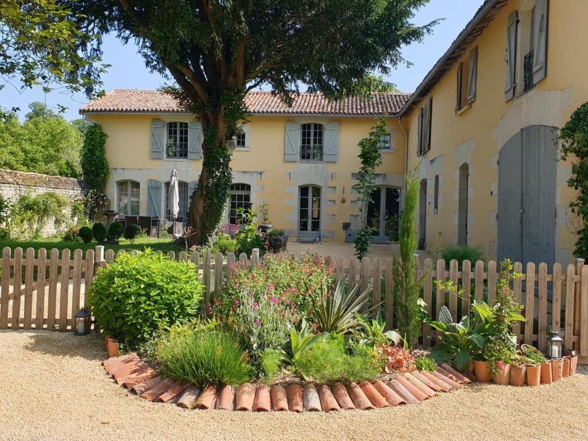 Domaine De Bourgville Monts-sur-Guesnes Esterno foto