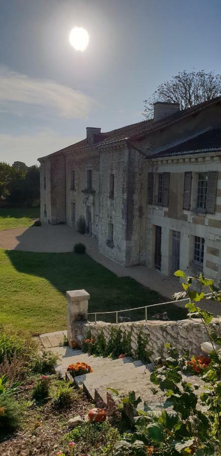 Domaine De Bourgville Monts-sur-Guesnes Esterno foto