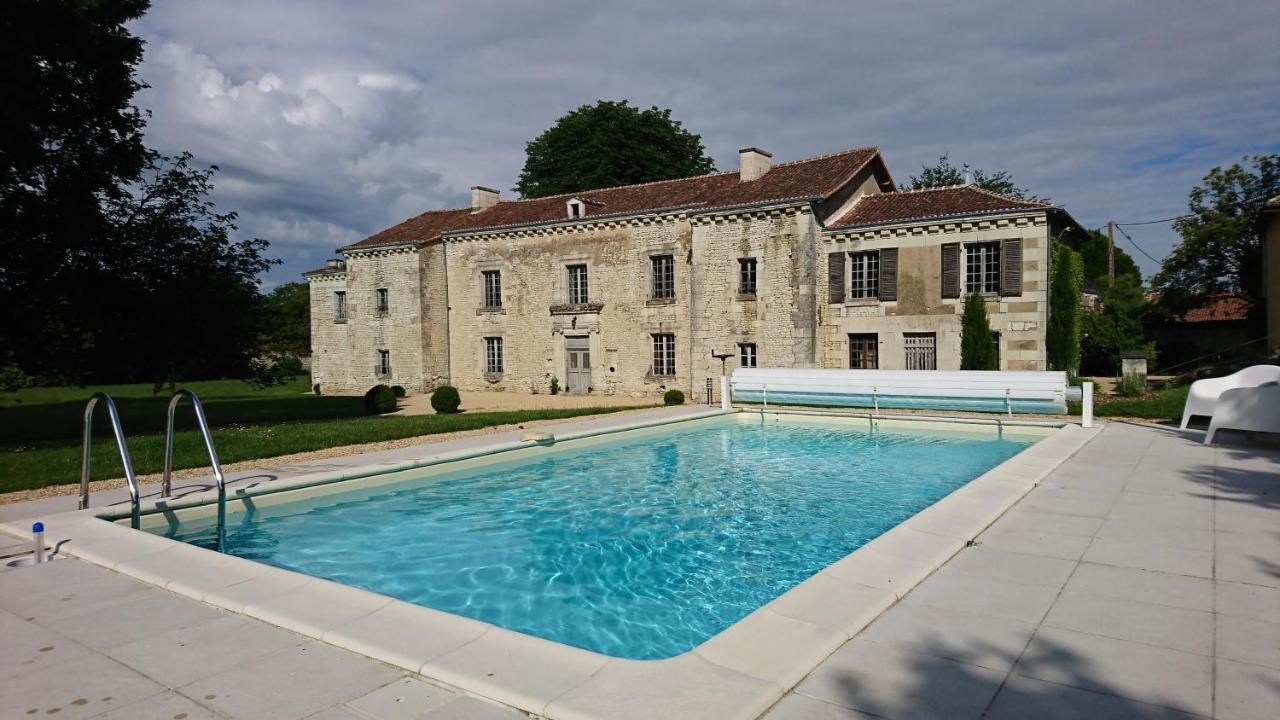 Domaine De Bourgville Monts-sur-Guesnes Esterno foto